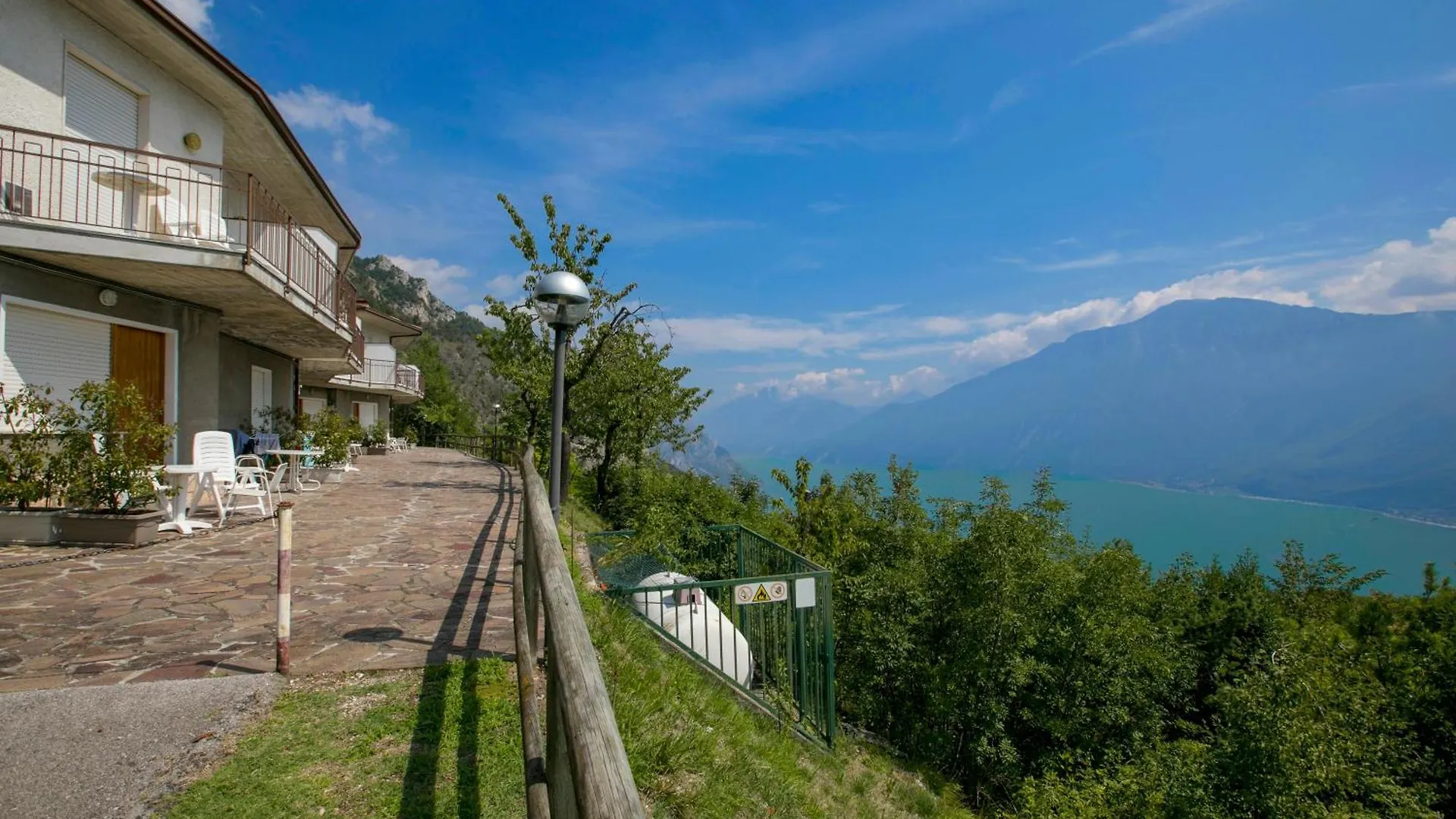 Tremosine Wonderful Lake View 1 - Happy Rentals location